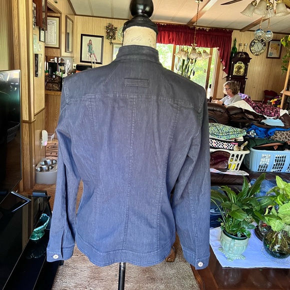 🌸Women’s Jean Jacket with bright neon embroidered flowers 🌸 - Picture 11 of 16